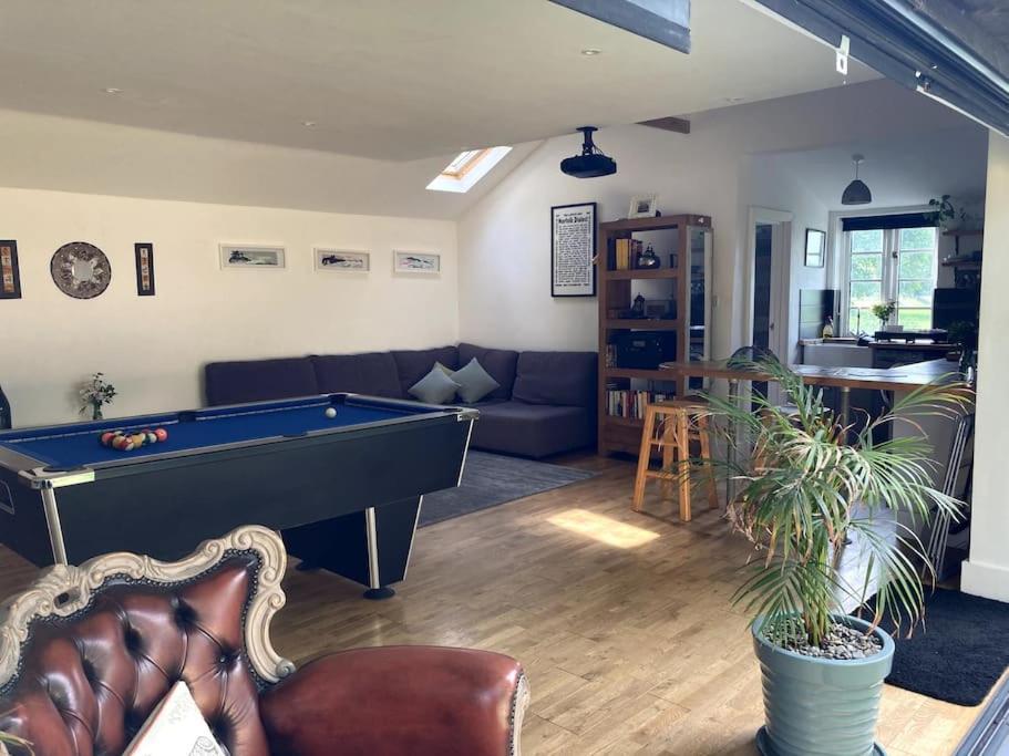 Villa Crossing Retreat - Pool Table, Projector, Barn Tunstead  Exterior foto