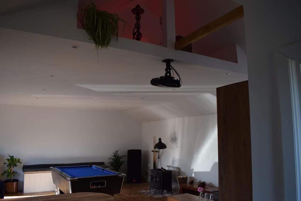 Villa Crossing Retreat - Pool Table, Projector, Barn Tunstead  Exterior foto